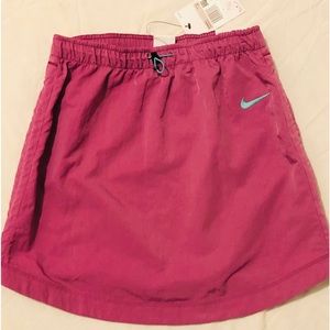 Nike standard fit high rise  purple size xs with drawstring tennis skirt